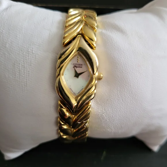 Citizen Gold-Tone Women's Watch Needs BATTERY - Picture 1 of 5